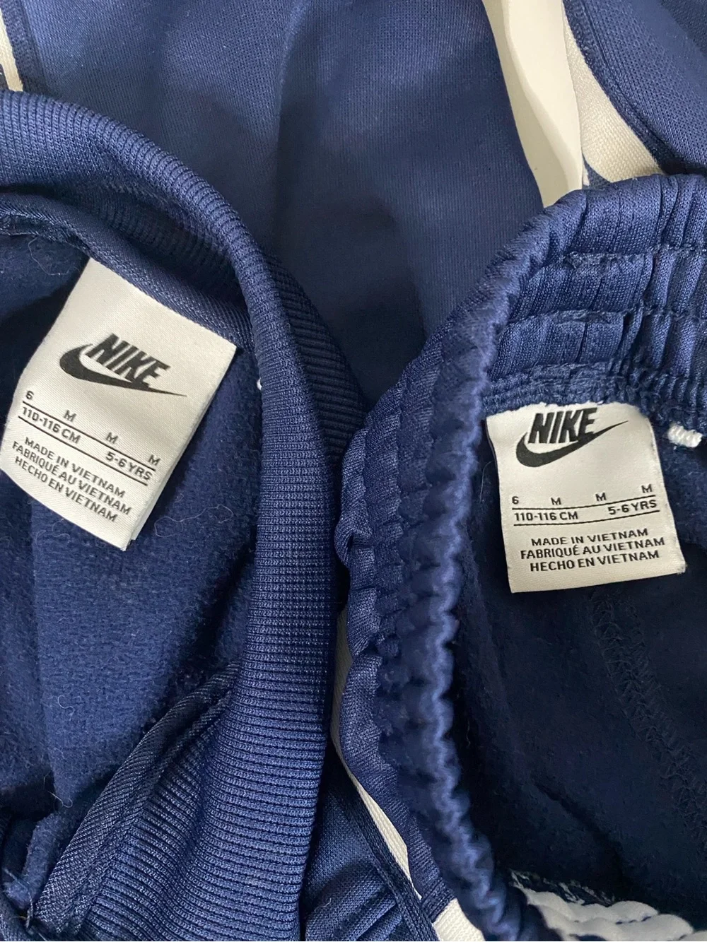 Nike Kids 2 Piece Tricot Track Suit Set Jacket/Pants White/Dark Blue Size 5-6 Yr